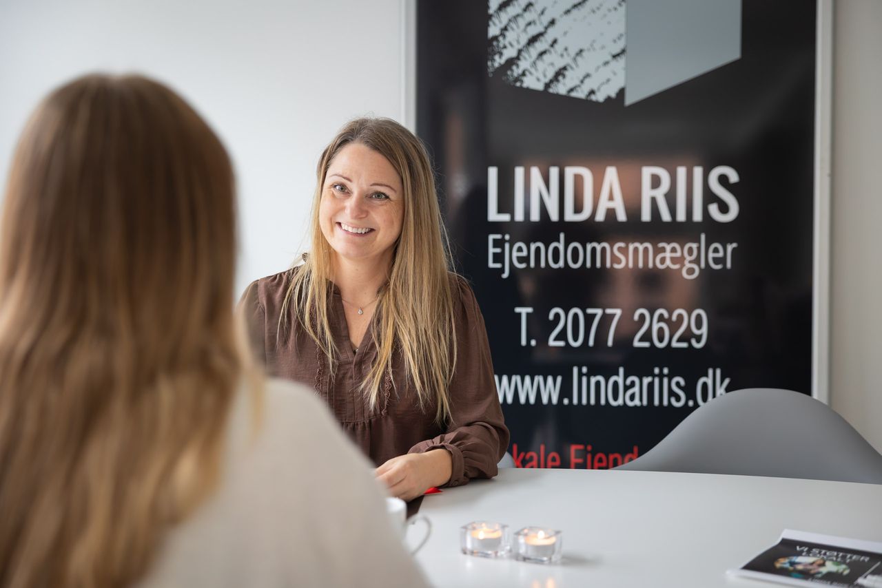 Linda Riis Ejendomsmægler logo